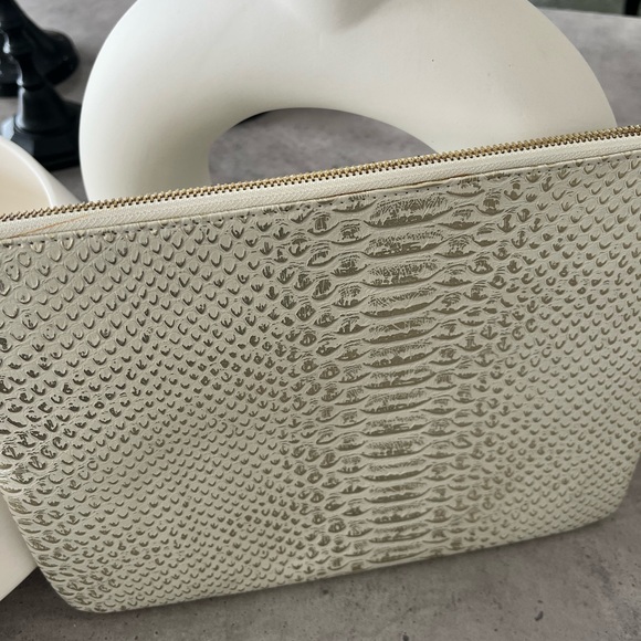 Large new Stella & Dot Snakeskin pouch - Picture 2 of 4